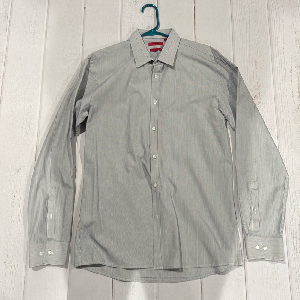 Hugo Boss Red Label Slim Fit Button-Up Shirt – Elegance & Style